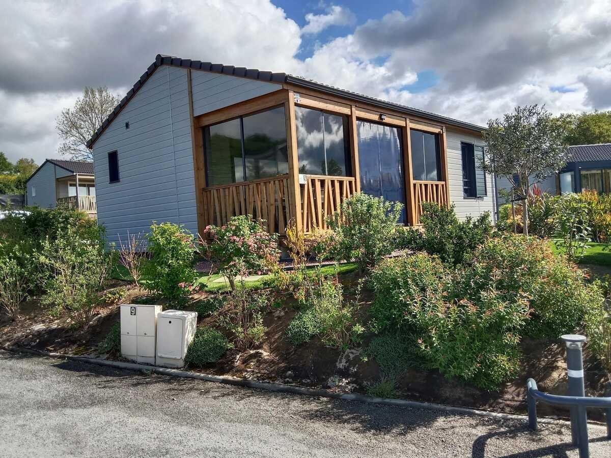 Chalet enchanteur à Arzal avec vue sur lac et piscine partagée